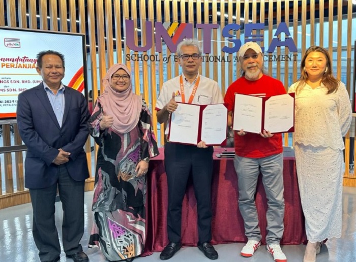 (from left): Dzulkifi Mahmud, Chairman of UMTJ Committee; Prof Dr Marinah Mohd Ariffin, UMT Deputy Vice-Chancellor of Research & Innovation; Dr Ahmad Ramzi Mohamad Zubir, CEO of UMTJ; Sam Shafie, CEO of pitchIN; Xelia Tong, COO of pitchIN.